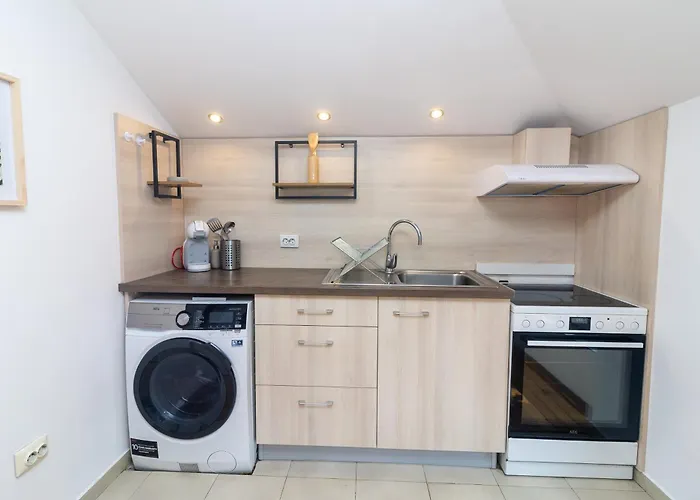 Homy & Stylish Centrally Located Apartment