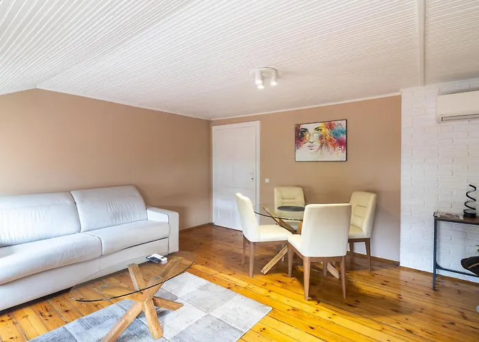 Homy & Stylish Centrally Located Apartment